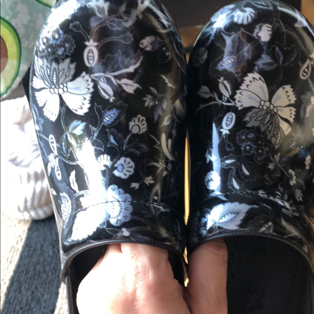 Dansko Black/Blue/Silver Floral Clogs size 39 - Picture 4 of 11